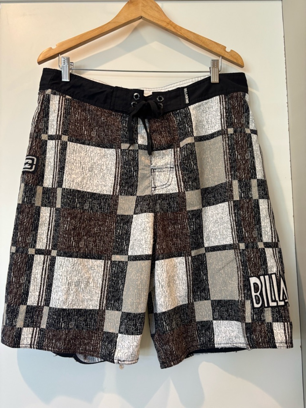 Billabong menβs plaid board shorts size 34 new without tags!